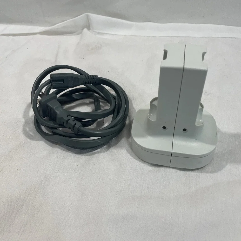 Microsoft Xbox 360 Quick Charge Kit White Dual Battery Charger Dock DPSN-10EB A